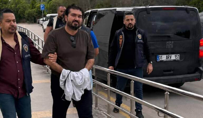 Rasim Ozan Kütahyalı kelepçeli halde Adana’ya getirildi: Bir yanlış anlaşılma var
