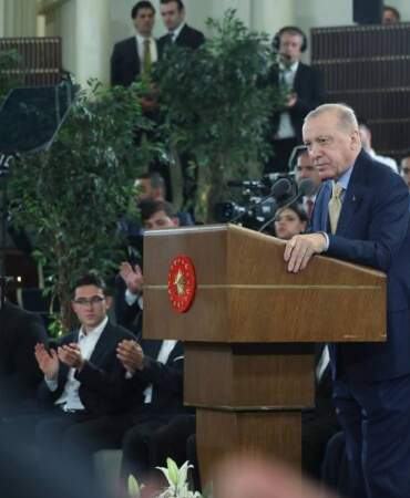 Erdoğan gençler ve milli sporcularla bir araya geldi: Sosyal medya en büyük sorun