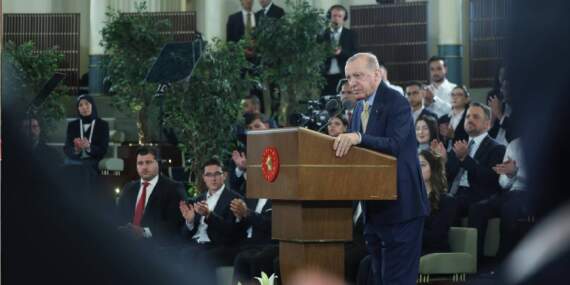 Erdoğan gençler ve milli sporcularla bir araya geldi: Sosyal medya en büyük sorun