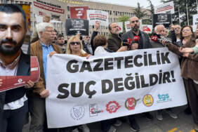 Ankara Adliyesi önünde Alican Uludağ’a destek çağrısı: “Gazetecilik suç değildir”