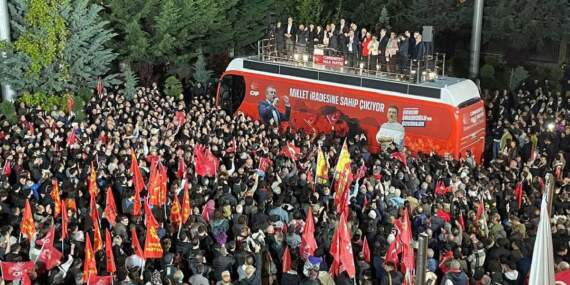 Özel’den butlan kararına karşı direniş mesajı: Genel Merkez’deyim, hiçbir yere gitmiyorum