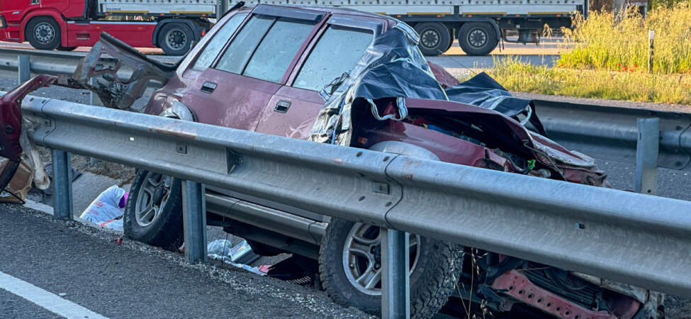 Bariyerlerin Arasında Sürüklenen Cipte Can Pazarı