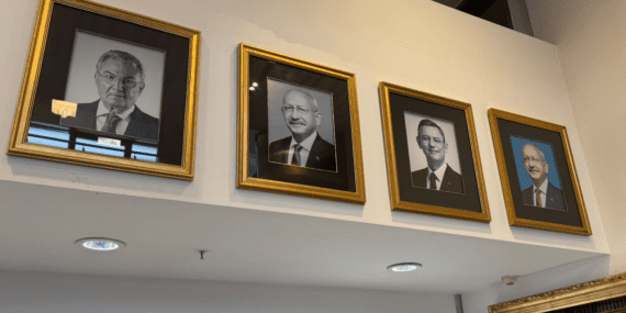 CHP Genel Merkezi’nde ‘Fotoğraf’ Mesajı: Özel’in Görüntüsü Hangi Anlama Geliyor?