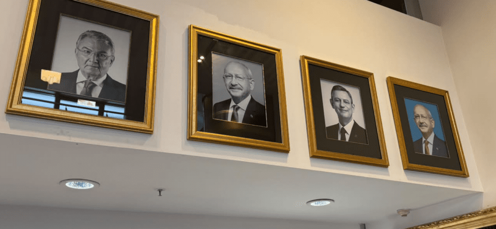 CHP Genel Merkezi’nde ‘Fotoğraf’ Mesajı: Özel’in Görüntüsü Hangi Anlama Geliyor?