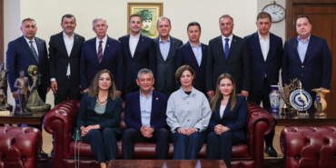 CHP’li Büyükşehir Belediye Başkanlarından Ortak Açıklama: Özgür Özel’e Destek ve 45 Gün İçinde Kurultay Çağrısı