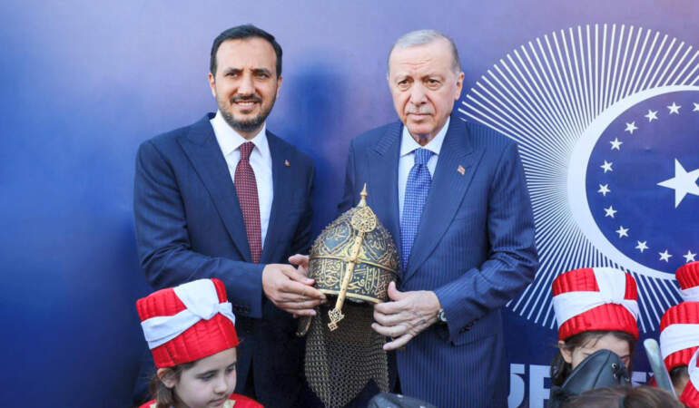 Cumhurbaşkanı Erdoğan’a Haliç’te Özel Hediye