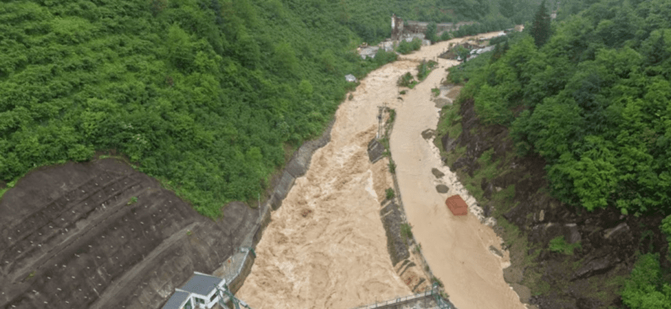 Giresun’u Sağanak Vurdu! Dereler Taştı, Yol Kapandı