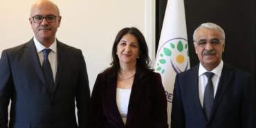 İmralı Heyeti Öcalan ile Görüşmek İçin Yola Çıktı
