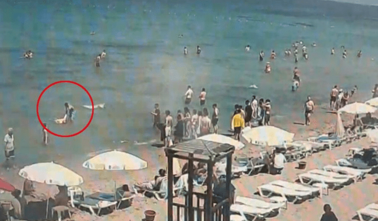 Kuşadası’nda Korku Dolu Anlar! Çinli Turist Böyle Kurtarıldı