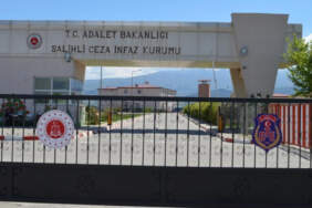 Fırtına Cezaevinin Çatısını Uçurdu: Çok Sayıda Yaralı Var