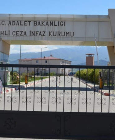 Fırtına Cezaevinin Çatısını Uçurdu: Çok Sayıda Yaralı Var