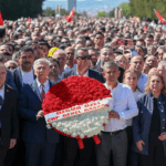 Özgür Özel Anıtkabir’e Yürüdü: ‘Meşruiyetimizi Milletten Alıyoruz’