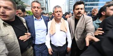Özgür Özel, CHP Genel Merkezinden Uzaklaştırıldı