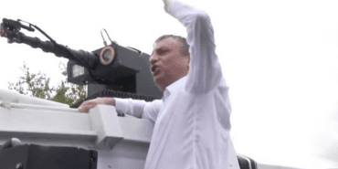 Özgür Özel CHP Genel Merkezi’nden TBMM’ye Yürüyor: Geri Almak Üzere Çıkıyoruz