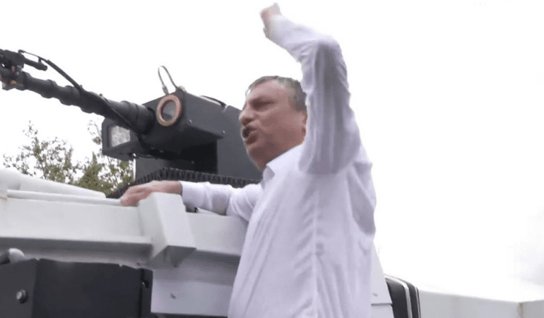 Özgür Özel CHP Genel Merkezi’nden TBMM’ye Yürüyor: Geri Almak Üzere Çıkıyoruz