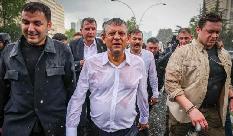Özgür Özel’e Şok: Koruma Ekibi Yarıya İndirildi