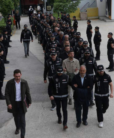 Tepebaşı Belediyesi’ne Yolsuzluk Operasyonu Şüphelileri Adliyede