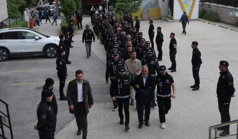 Tepebaşı Belediyesi’ne Yolsuzluk Operasyonu Şüphelileri Adliyede