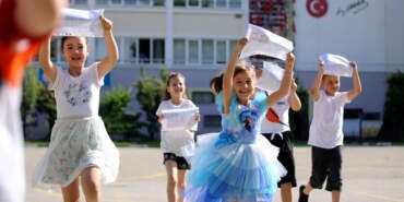 18 Milyon Öğrenci İçin Yaz Tatili Başlıyor: Yarın Karne Zili Çalacak