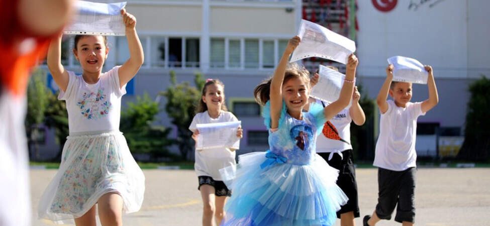 18 Milyon Öğrenci İçin Yaz Tatili Başlıyor: Yarın Karne Zili Çalacak
