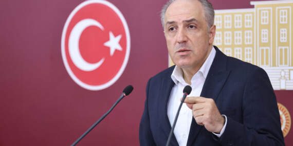 Yeneroğlu’ndan CHP Genel Merkezi’ne polis müdahalesine tepki: Milletin vicdanı ve tarih affetmeyecek