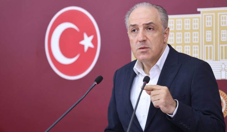 Yeneroğlu’ndan CHP Genel Merkezi’ne polis müdahalesine tepki: Milletin vicdanı ve tarih affetmeyecek