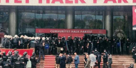 TİP’ten CHP Genel Merkezi’ne yönelik polis müdahalesine tepki: “Saray darbesine teslim olmayacağız”