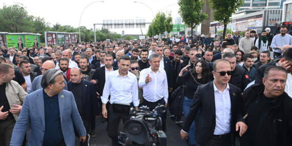 TOMA’nın üstünden seslenen Özel: Parti fiilen kapatıldı, yeniden açacağız