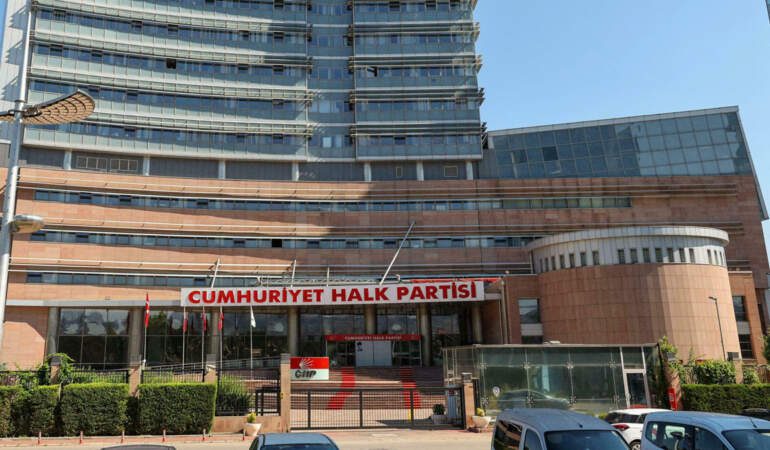 CHP’nin sitesinde PM ve MYK listeleri kaldırıldı