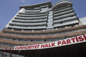 CHP yönetiminden PM toplantısının ertelenmesine tepki: Tebliğ sorunu değil, çoğunluk sorunu var