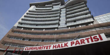 CHP yönetiminden PM toplantısının ertelenmesine tepki: Tebliğ sorunu değil, çoğunluk sorunu var