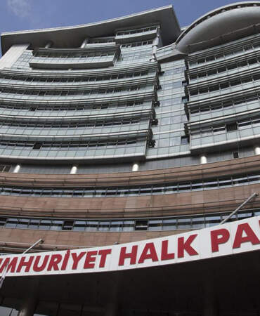 CHP yönetiminden PM toplantısının ertelenmesine tepki: Tebliğ sorunu değil, çoğunluk sorunu var