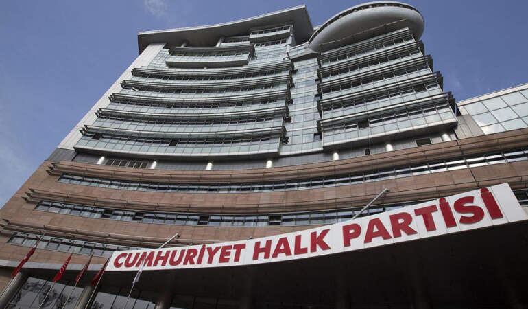 CHP yönetiminden PM toplantısının ertelenmesine tepki: Tebliğ sorunu değil, çoğunluk sorunu var