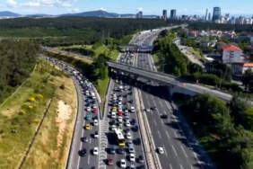 Bayram dönüşü İstanbul trafiği kitlendi!