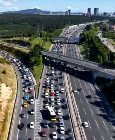 Bayram dönüşü İstanbul trafiği kitlendi!