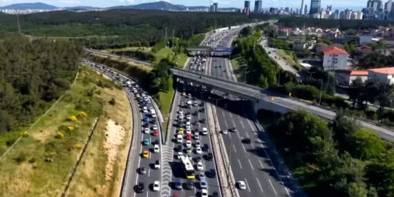 Bayram dönüşü İstanbul trafiği kitlendi!