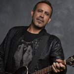Taburcu edilen Haluk Levent konser sırasında rahatsızlandı