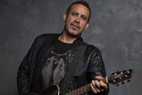 Taburcu edilen Haluk Levent konser sırasında rahatsızlandı