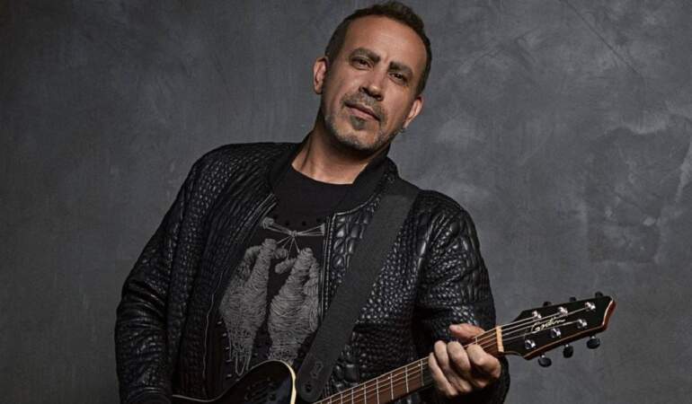 Taburcu edilen Haluk Levent konser sırasında rahatsızlandı