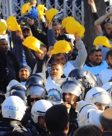 Madencilerin otobüs seferi üçüncü kez engellendi: ‘Yüz kere iptal ettirseniz de geleceğiz’