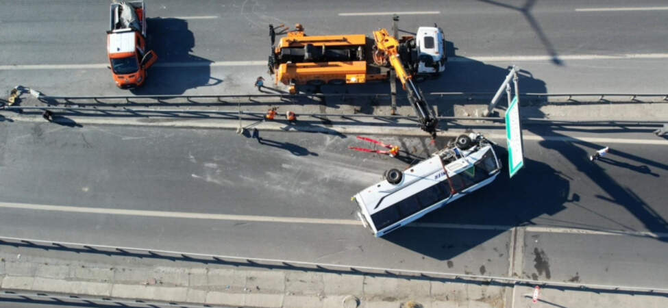 TEM’de Feci Kaza: 1’i Çocuk 12 Yaralı Var