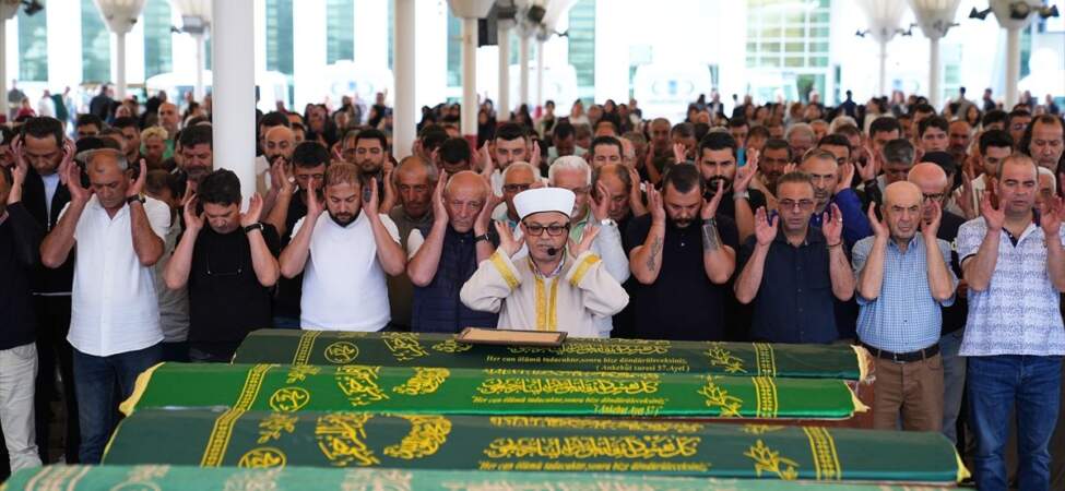 Etimesgut’ta Bıçaklı Kavga: 16 Yaşındaki Genç Hayatını Kaybetti