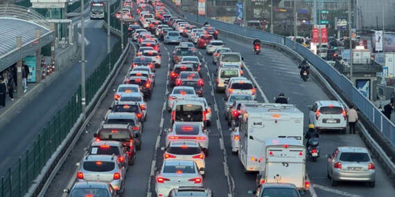 Bayram Bitti, Çile Başladı: İstanbul’da Tatil Sonrası Trafik Kilit