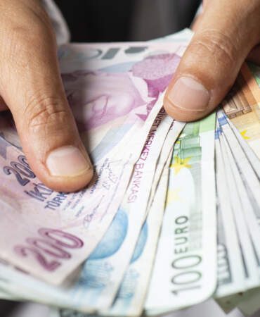 Dövizde Sabah Hareketliliği: Dolar Yükselişte, Euro Geri Çekildi