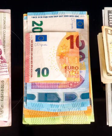 Dövizde Yön Değişti, Dolar Yükselirken Euro Geriledi