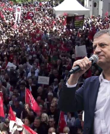 Güvenpark’ta insan seli! Özgür Özel’in programı öncesi alan doldu taştı