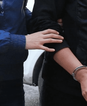 İzmir’deki Çocuk İstismarı Soruşturmasında ‘Anne’ Tutuklandı
