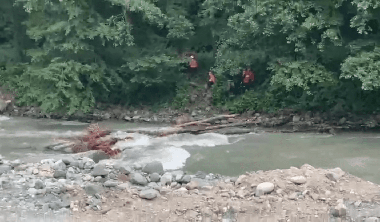 Rize’de Kayıp Kişiyi Arayan AFAD Botu Akıntıya Kapıldı: Bir Can Kaybı