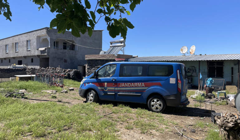Şanlıurfa’da Akılalmaz Olay: Yılanı Vurmak İsterken Evdeki 5 Kişiyi Yaraladı