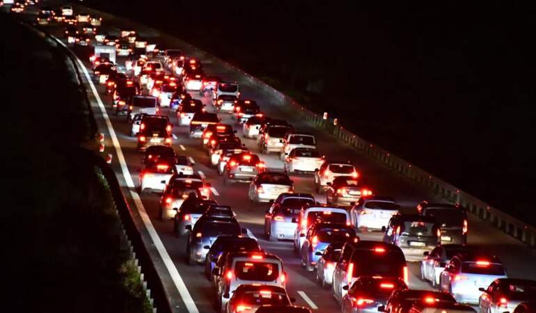 TEM Otoyolu’nda İstanbul yönü trafiğe kapatılıyor